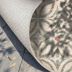 Geometrischer Outdoor Teppich - Mosaic Petal Grün